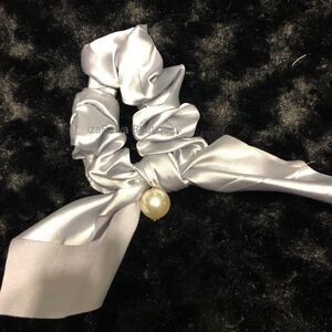Grey Satin Bow Scrunchie  SC2889  HANDCRAFTED  -women's- NWT Boutique  SC2889